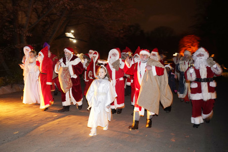 Weihnachtsmannvollversammlung der Berliner Weihnachtsmannzentrale im Tierpark Berlin