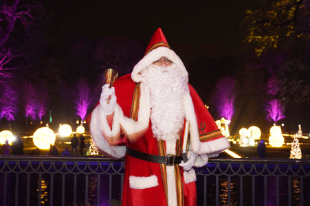 Weihnachtsmannvollversammlung der Berliner Weihnachtsmannzentrale im Tierpark Berlin