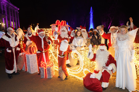 Weihnachtsmannvollversammlung der Berliner Weihnachtsmannzentrale im Tierpark Berlin
