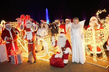 Weihnachtsmannvollversammlung der Berliner Weihnachtsmannzentrale im Tierpark Berlin