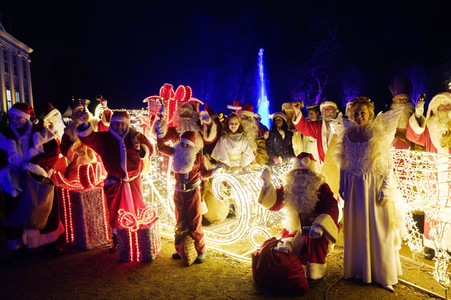 Weihnachtsmannvollversammlung der Berliner Weihnachtsmannzentrale im Tierpark Berlin