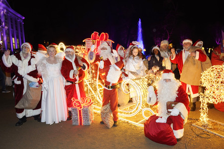 Weihnachtsmannvollversammlung der Berliner Weihnachtsmannzentrale im Tierpark Berlin