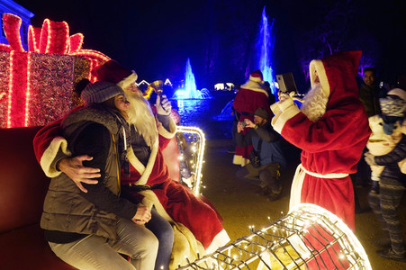 Weihnachtsmannvollversammlung der Berliner Weihnachtsmannzentrale im Tierpark Berlin