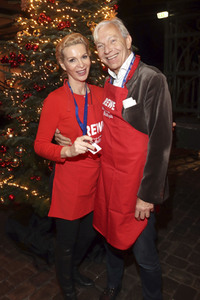 Charity-Weihnachtsfeier für Obdachlose in Hamburg