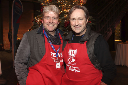 Charity-Weihnachtsfeier für Obdachlose in Hamburg