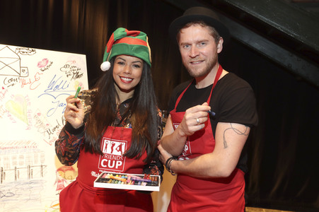 Charity-Weihnachtsfeier für Obdachlose in Hamburg