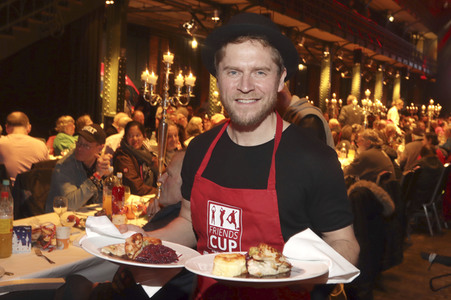 Charity-Weihnachtsfeier für Obdachlose in Hamburg