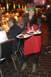 Charity-Weihnachtsfeier für Obdachlose in Hamburg