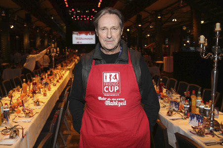 Charity-Weihnachtsfeier für Obdachlose in Hamburg