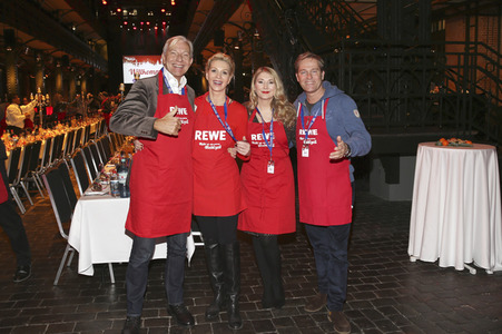 Charity-Weihnachtsfeier für Obdachlose in Hamburg