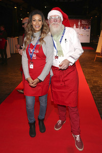 Charity-Weihnachtsfeier für Obdachlose in Hamburg