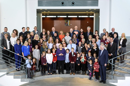 Angela Merkel empfängt Angehörige von Soldaten und Polizisten in Berlin