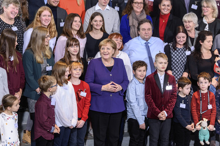Angela Merkel empfängt Angehörige von Soldaten und Polizisten in Berlin