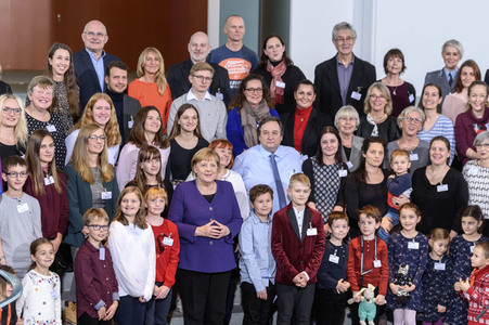 Angela Merkel empfängt Angehörige von Soldaten und Polizisten in Berlin