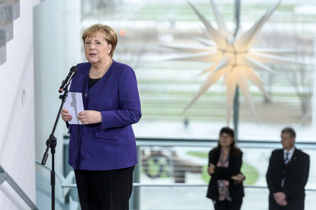 Angela Merkel empfängt Angehörige von Soldaten und Polizisten in Berlin