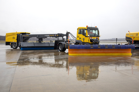 Präsentation des Winter-Fuhrparks des Flughafens Köln Bonn