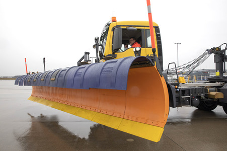 Präsentation des Winter-Fuhrparks des Flughafens Köln Bonn