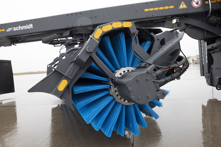 Präsentation des Winter-Fuhrparks des Flughafens Köln Bonn