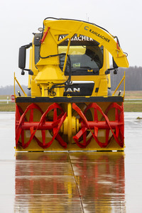 Präsentation des Winter-Fuhrparks des Flughafens Köln Bonn