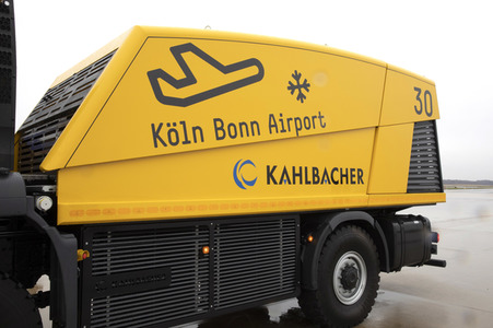 Präsentation des Winter-Fuhrparks des Flughafens Köln Bonn