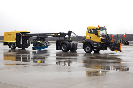 Präsentation des Winter-Fuhrparks des Flughafens Köln Bonn