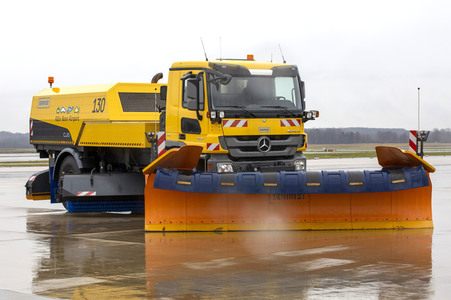Präsentation des Winter-Fuhrparks des Flughafens Köln Bonn