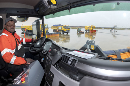 Präsentation des Winter-Fuhrparks des Flughafens Köln Bonn