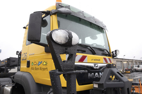 Präsentation des Winter-Fuhrparks des Flughafens Köln Bonn