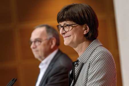 Prssekonferenz der SPD-Vorsiztenden in Berlin