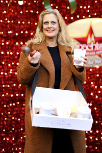 Barbara Schöneberger auf dem Weihnachtsmarkt in Köln