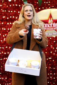Barbara Schöneberger auf dem Weihnachtsmarkt in Köln