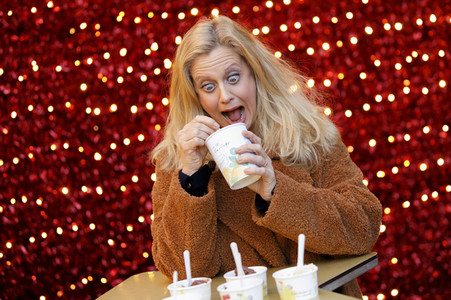Barbara Schöneberger auf dem Weihnachtsmarkt in Köln