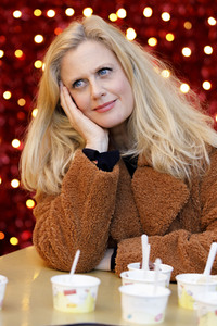 Barbara Schöneberger auf dem Weihnachtsmarkt in Köln