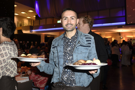 25. Weihnachtsfeier für Obdachlose und Bedürftige in Berlin