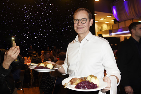 25. Weihnachtsfeier für Obdachlose und Bedürftige in Berlin