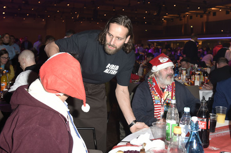 25. Weihnachtsfeier für Obdachlose und Bedürftige in Berlin