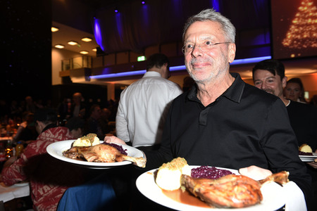 25. Weihnachtsfeier für Obdachlose und Bedürftige in Berlin