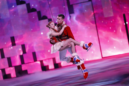 Eis-Revue 'Holiday on Ice - Supernova' in Köln