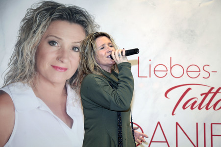 CD-Präsentation von Daniela Alfinito in Görltz