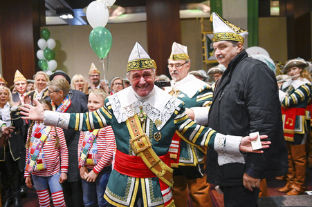 Einzug des Kölner Dreigestirns in die Hofburg in Köln
