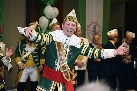 Einzug des Kölner Dreigestirns in die Hofburg in Köln