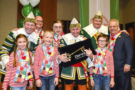 Einzug des Kölner Dreigestirns in die Hofburg in Köln