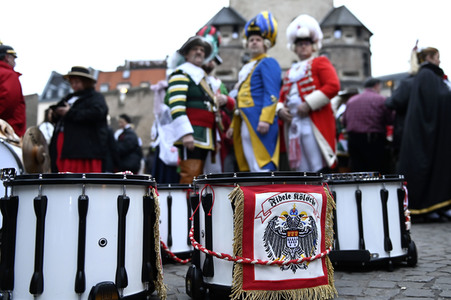Einzug des Kölner Dreigestirns in die Hofburg in Köln