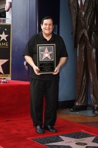Burt Ward erhält einen Stern auf dem Hollywood Walk of Fame in Los Angeles