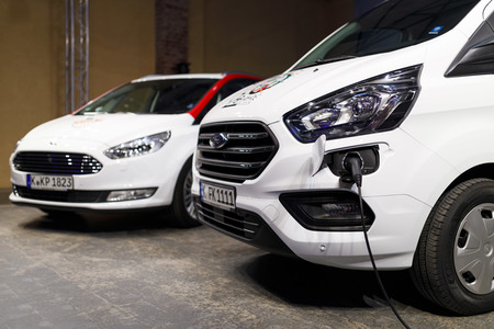 Übergabe der Ford Karnevalsfahrzeuge an das Kölner Karneval Dreigestirn in Köln