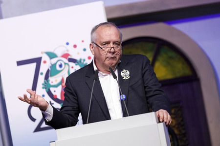 Übergabe der Ford Karnevalsfahrzeuge an das Kölner Karneval Dreigestirn in Köln