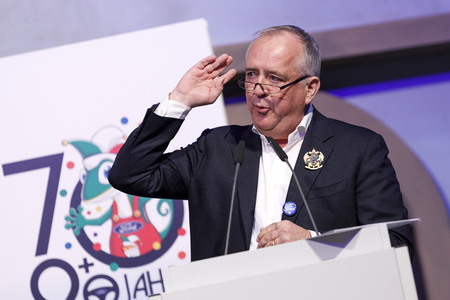 Übergabe der Ford Karnevalsfahrzeuge an das Kölner Karneval Dreigestirn in Köln