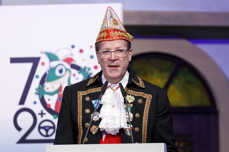 Übergabe der Ford Karnevalsfahrzeuge an das Kölner Karneval Dreigestirn in Köln