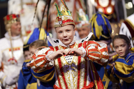 Übergabe der Ford Karnevalsfahrzeuge an das Kölner Karneval Dreigestirn in Köln