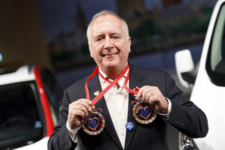 Übergabe der Ford Karnevalsfahrzeuge an das Kölner Karneval Dreigestirn in Köln